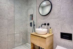 Bedroom One En-Suite- click for photo gallery